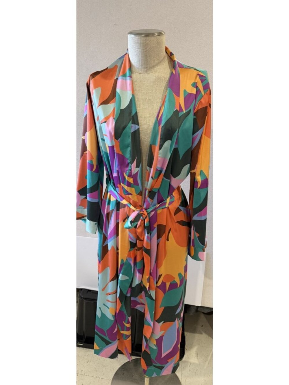 Stars Above Short Satin Kimono Robe with Belt pockets NEW SZ  XS/S